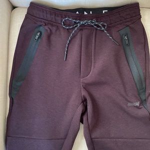 Men’s American Eagle joggers. Eggplant color. Size small.